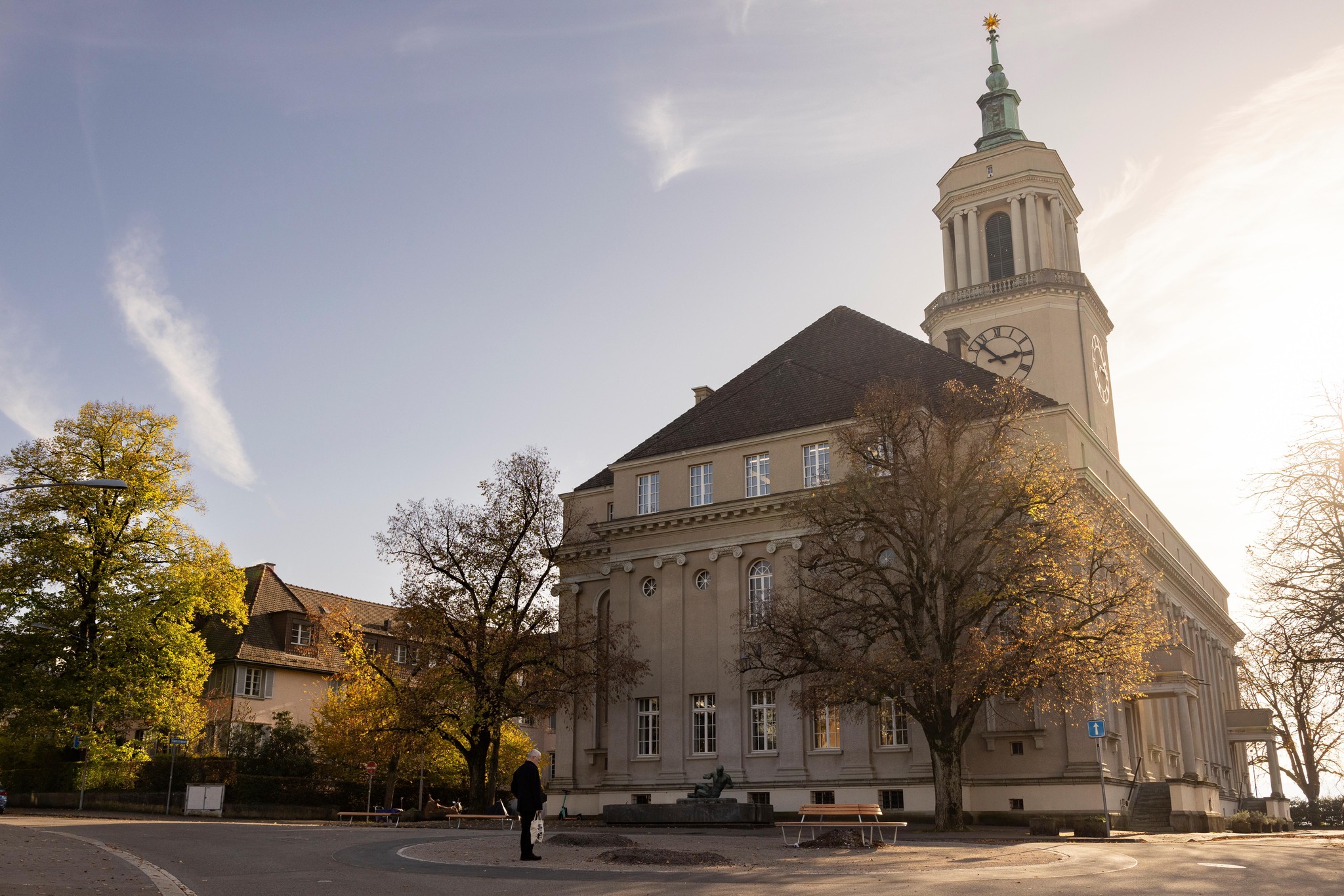 Grosse Kirche Fluntern von aussen.